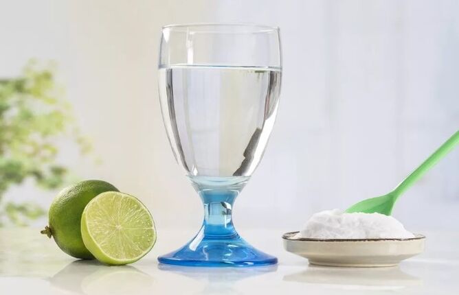 Eau avec du sel et du citron