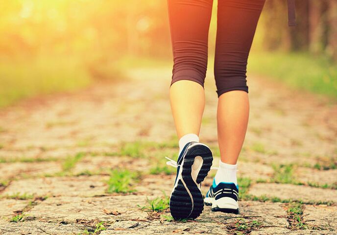 Marcher pour la perte de poids de l'abdomen et des côtés